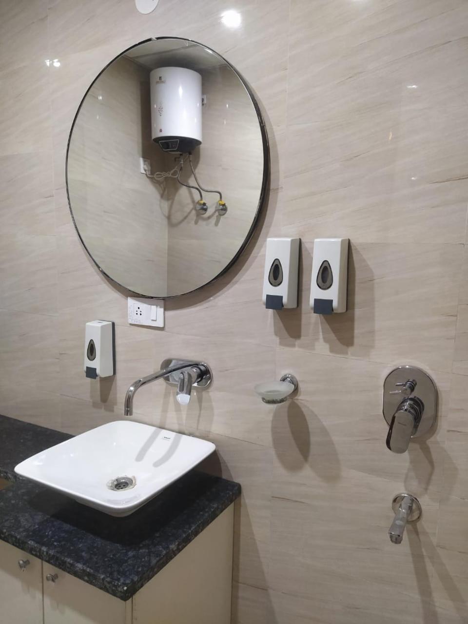 Limewood Stay - Near Golf Course Road 古尔冈 外观 照片