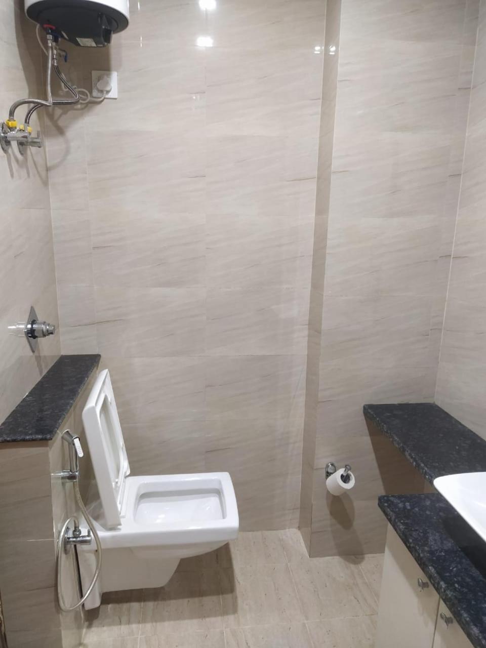 Limewood Stay - Near Golf Course Road 古尔冈 外观 照片