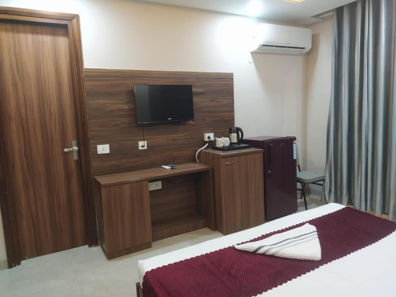 Limewood Stay - Near Golf Course Road 古尔冈 外观 照片